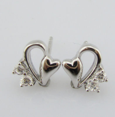 گوشواره های نقره ای شکل قلب 925 CZ گوشواره های نقره ای کوچک